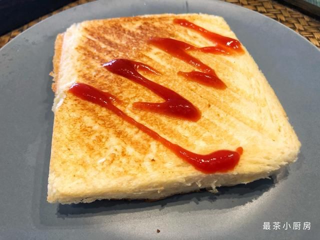 我家有了三明治机，早餐一个月不重样。怎么吃也不腻，营养又解馋