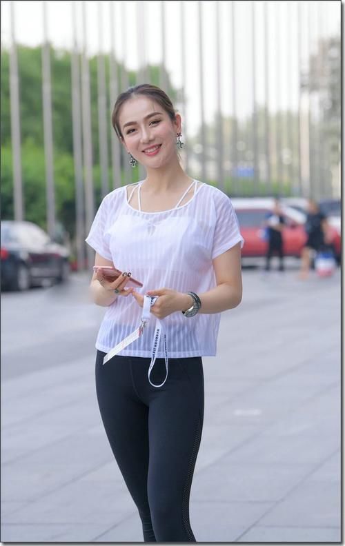 身材 爱健身爱锻炼的美女,紧身瑜伽裤凸显身材,更显绝美气质。