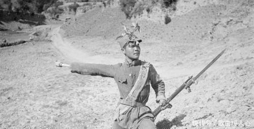 拼命|在抗日战争时期，八路军战士们在战场上为什么要拼命扔手榴弹！