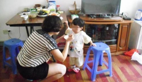 喂养|这些喂饭方式如“慢性毒药”,逐渐摧毁娃的脾胃,家长手下留情