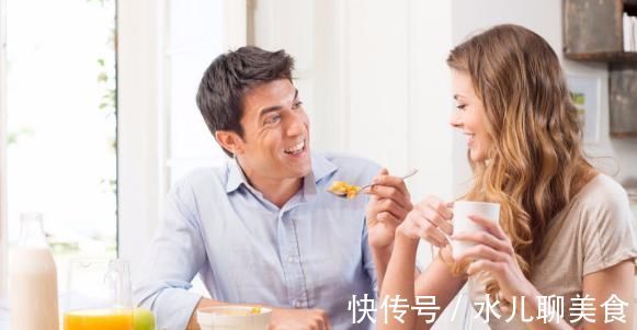 营养师|你一般几点吃早餐？营养师：早餐晚过一个点，便是糖尿病的源头！