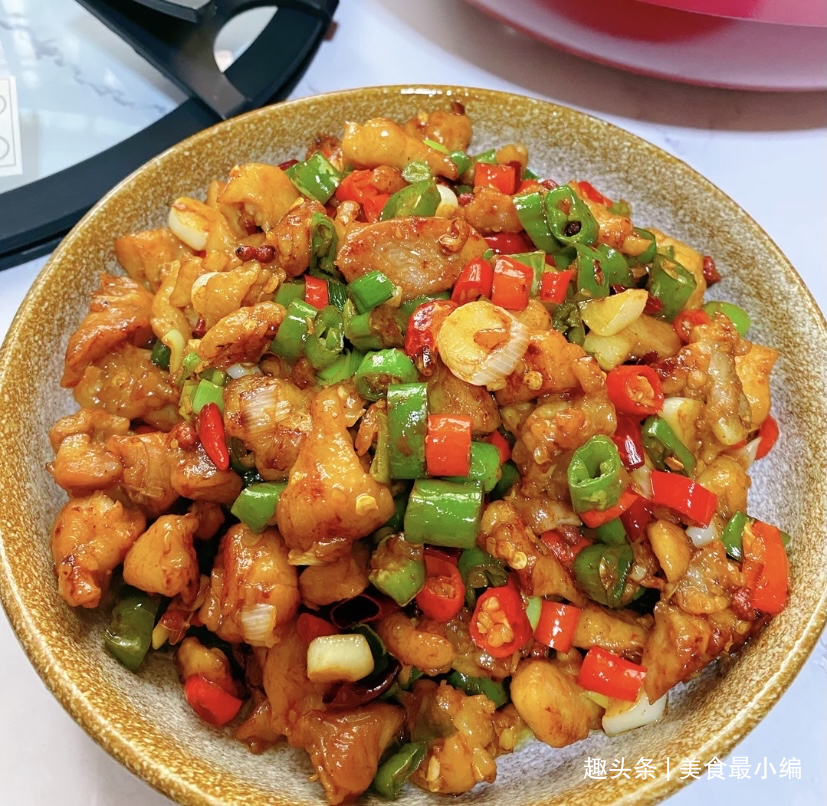 做辣子鸡时，多加这一步，鸡丁美味没腥味，全家都爱吃