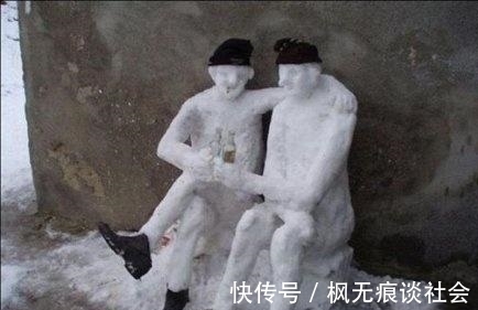 |幽默笑话：孙女大学实习的第一个月，老爸给她发了一千块生活费