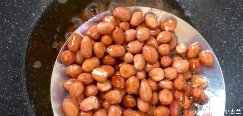 花生米最解馋又好吃的做法,看一次就会做,大人小孩抢着吃