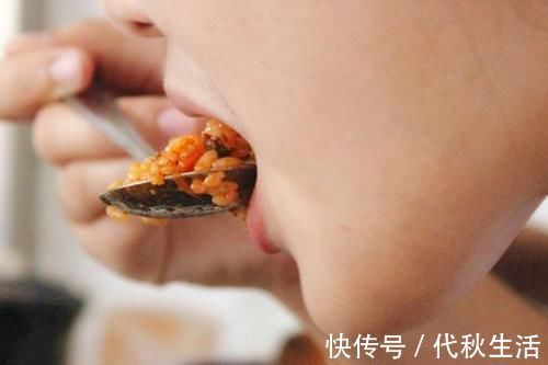 精气|吃饭,大汗淋漓是什么缘故?除了温度,或许是身体出现异常!