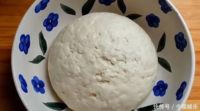 酥饼|这面食我三天两头做一回，做法简单，酥脆掉渣，每次做一锅不够吃