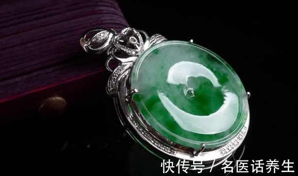 男士 谁说男士不可以戴首饰翡翠的款式多种多样,佩戴人群不受限制!