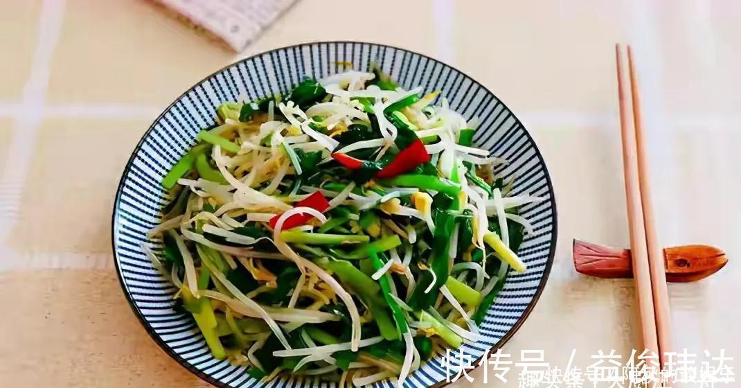 家里老保姆,教我炒豆芽的3个诀窍,豆芽脆嫩不出水,你不学吗?