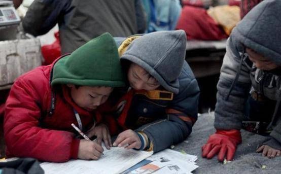 四年级|妈妈深夜在家长群里发了条消息,老师回复四个字,家长们乱作一团