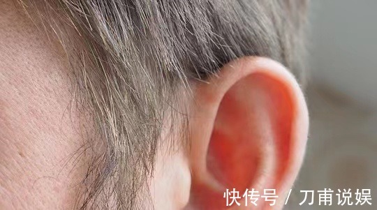 阳明|老中医推荐最有效的白发转黑方,仅2味药材泡水喝,补虚又乌发