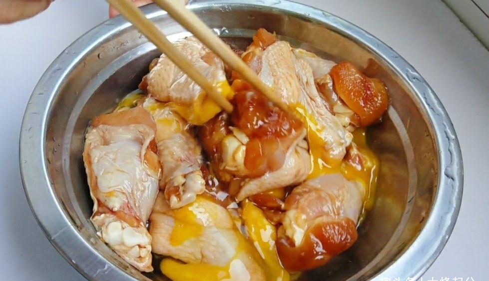 炸鸡粉|不用面包糠，不用炸鸡粉，教你炸鸡腿简单好吃的做法，一看就会