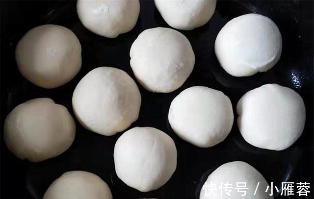 小苏打|生煎包最简单好吃的做法，又酥又脆又多汁，咬一口满嘴香