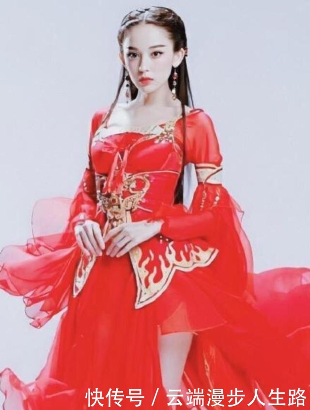 烈焰|娜扎美杜莎扮相红裙烈焰，妖娆至极比动漫版都要美