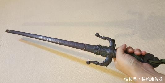 为了对付武士刀,日本古代警察将源自中国的“铁尺”纳为常备武器