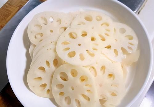  醋溜|醋溜藕片，先炒藕片还是先放醋？其实都不对，难怪藕片发黑不好吃