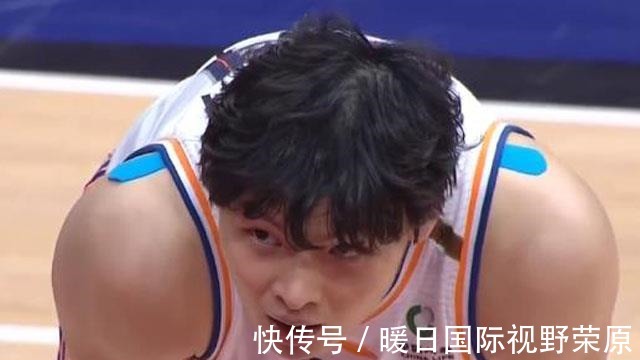 老马|李春江握拳挥舞庆祝!上海队19分大胜,王哲林轰20+10,老马暴怒