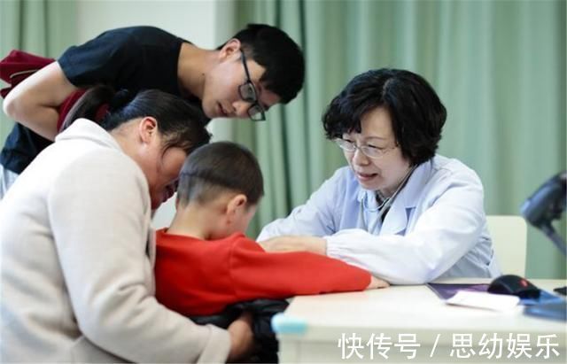 男孩|9岁男孩身高达1米5,宝妈炫耀自己养得好,邻居一句话令他醒悟