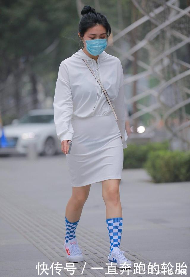 臀裙搭配|休闲款的包臀裙穿上居然这样显瘦,“收腹细腰”效果真明显!