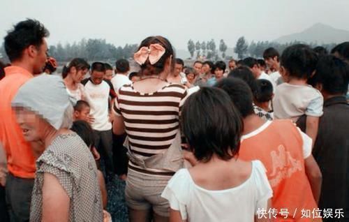 爸爸|两小孩不慎落水,爸爸先救自己儿子惹非议,霸气回怼让人哑口无言