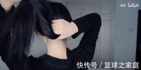 头发 别再披头散发了!这3个发型小技巧显嫩又高级!