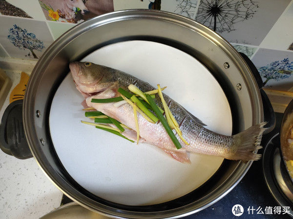 鱼肉|做清蒸鱼时，记住“2不放2窍门”，鱼肉鲜嫩无腥味，越吃越香