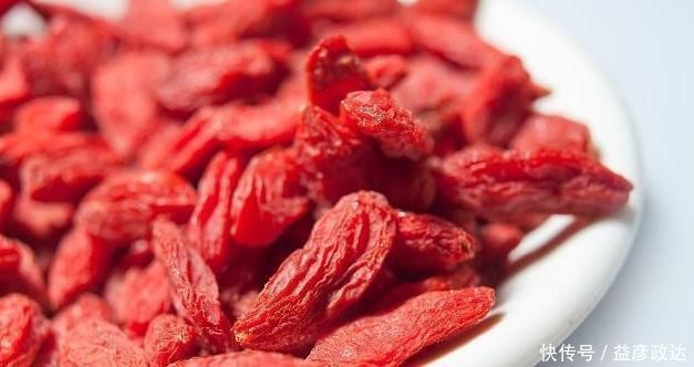 枸杞|山楂和此物一起泡，坚持喝半月，有助于排出湿毒，大肚腩也会消失