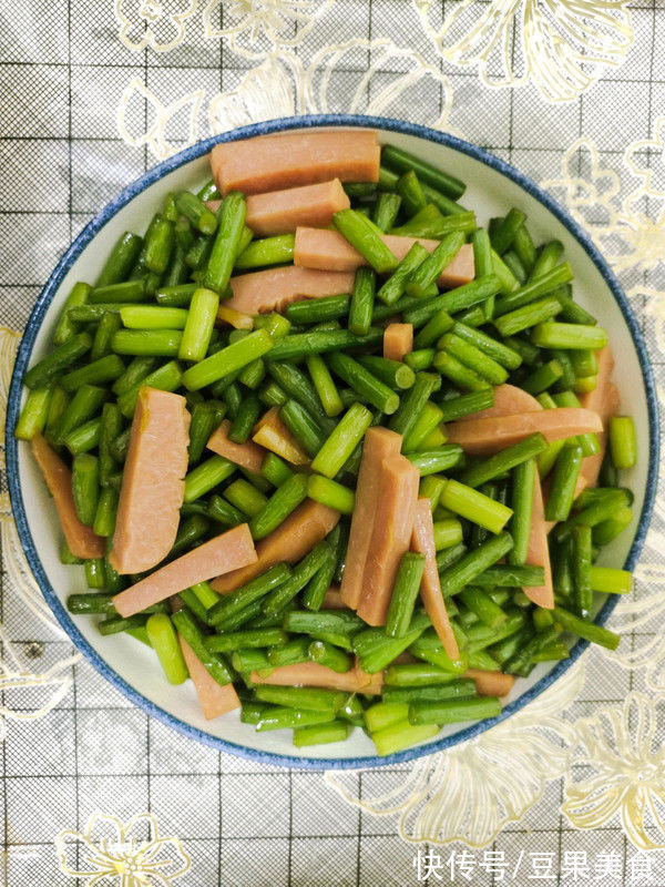 今天我吃光5碗饭的秘诀是炒蒜薹...