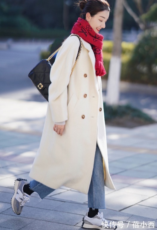 牛仔 阔腿裤out了,今年流行“直筒裤”,搭配短靴、高跟鞋时髦度飙升