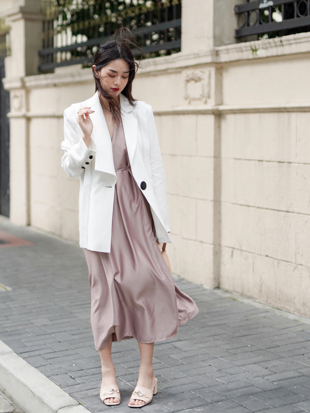 连衣裙 你的衣橱里绝对少不了“西装”,来看潮人的时尚造型,值得借鉴