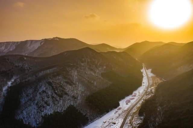 当雪山漂流和雪地温泉在一起，爽~