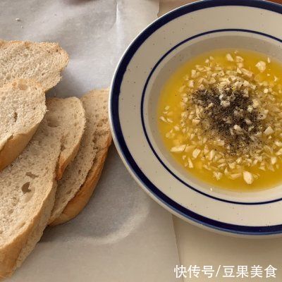 黄油|十分钟搞定一道蒜香黄油烤土司！就它最下饭