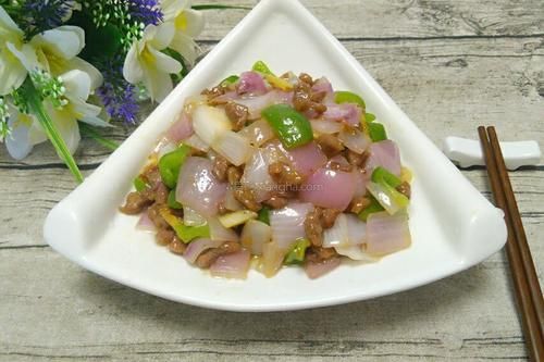 洋蔥和它天生一對！初春要多吃，清血管提高身體免疫力