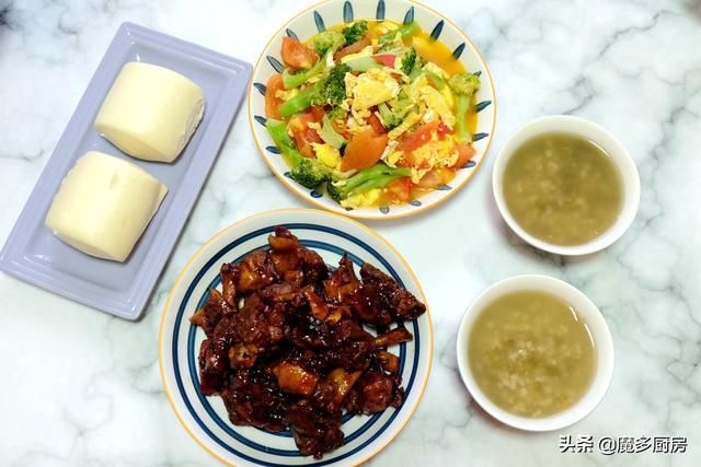 不粘锅|晒晒母女三人的晚餐，一荤一素营养健康，做法简单味道香，好吃