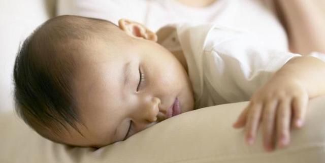 婴幼儿|哄宝宝睡觉的五大“陋习”,容易伤到娃大脑,新手父母需注意