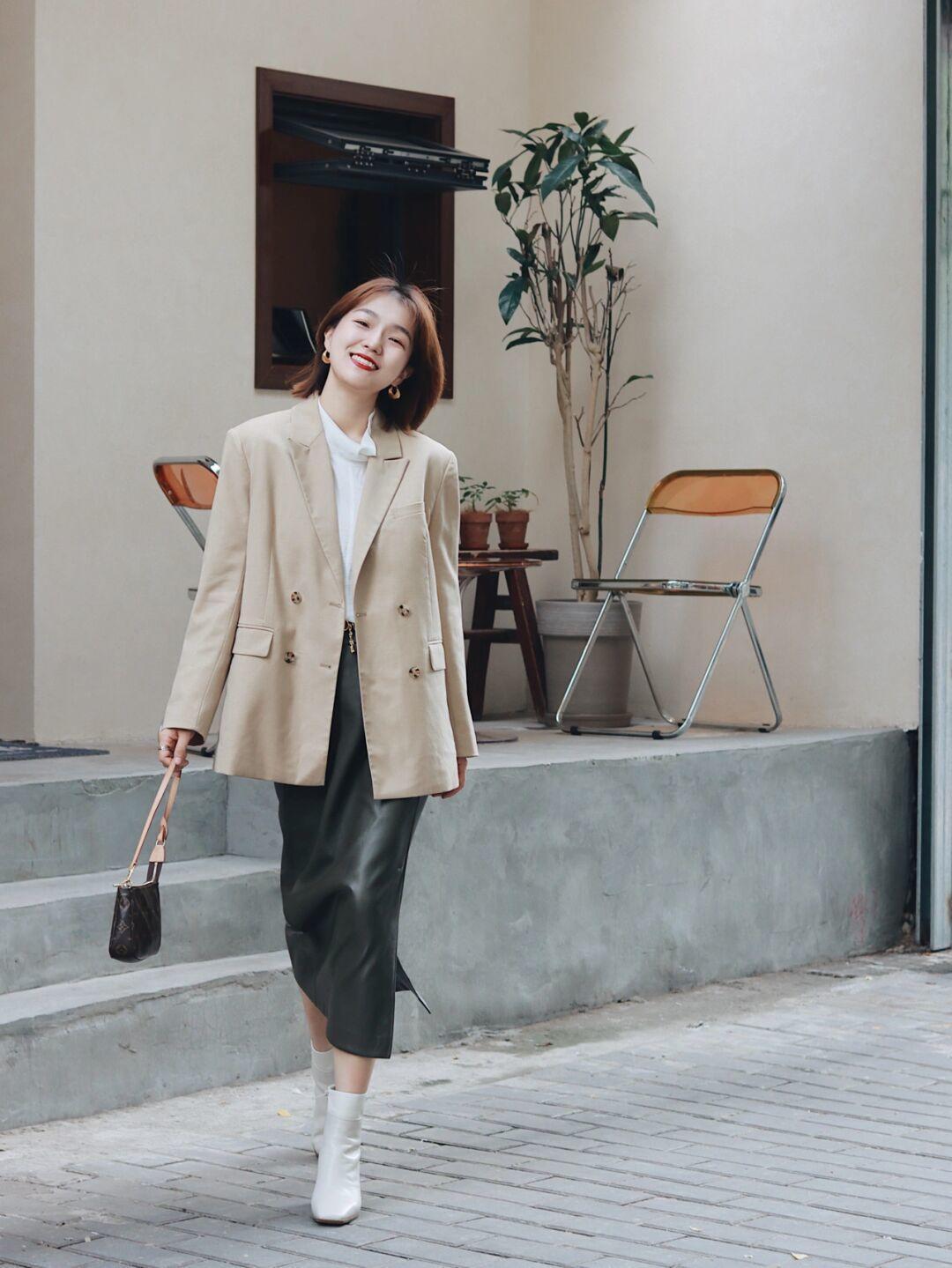 西装外套|秋冬不费力穿搭,格纹西装+黑色铅笔裤,高级又时尚!