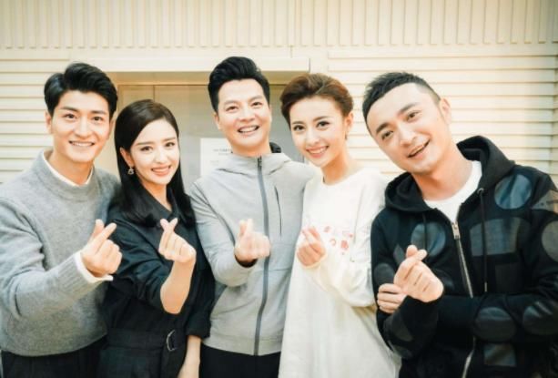 佟丽娅|央视中秋晚会主持阵容大换血,新面孔成为主持舞台风景线