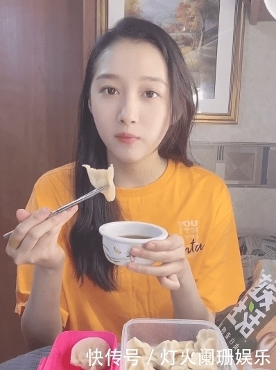 关晓彤 关晓彤吃播翻车,被质疑“假吃”,引发热议