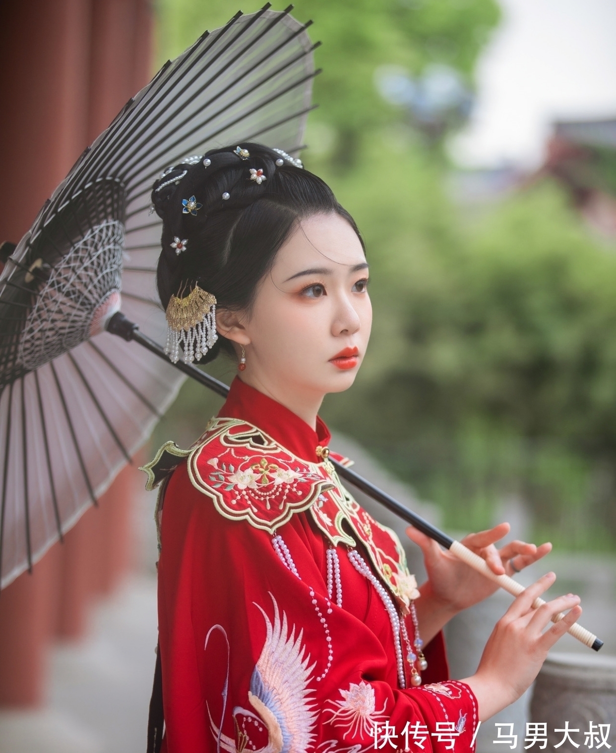 江天愁#感怀·五律:落子缘无解,书心墨有伤。江天愁似我,相看两苍茫