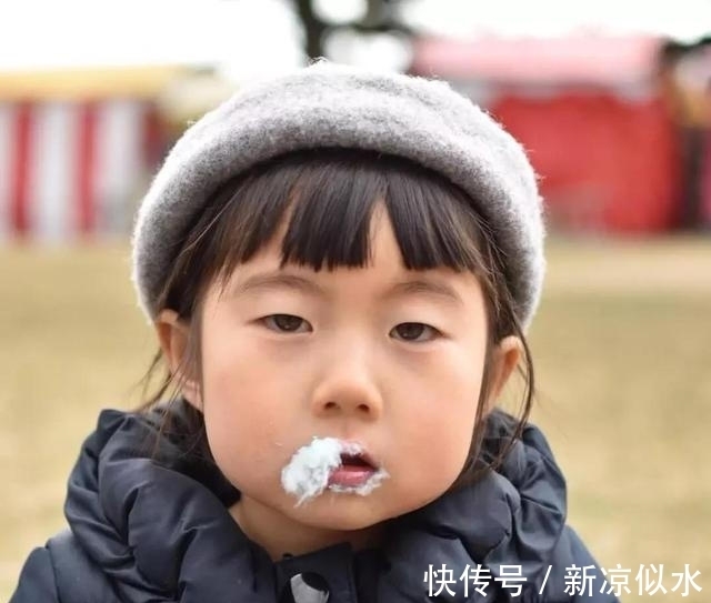 小m|人类幼崽有多可爱?这坑娃的妈给女儿拍了近千张“丑照”