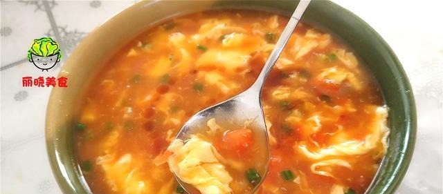 做鸡蛋汤时,不要再直接倒入鸡蛋了,教你一妙招,好喝到停不下嘴