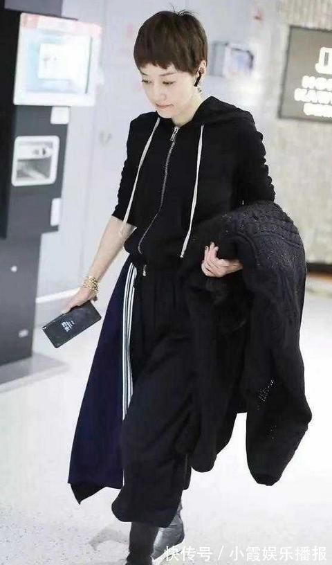 黑色|马伊琍“潮”起来不得了,卫衣配拼接裙洋气又个性,阴阳鞋更吸睛