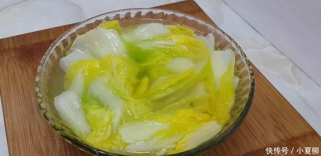 白菜这样做才好吃, 开水一烫, 做出来口感好味道酸, 越吃越想吃