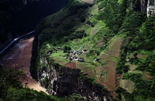 国人|我国一景区对国人免费,却禁止任何外国人进入,景色恢弘非常霸气