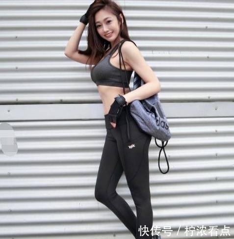 美女|青春朝气的打底裤美女,精致搭配,勾勒出婀娜身姿!