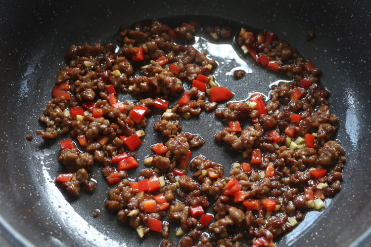 女儿就馋这道菜，三天两头吵着要吃，贵点没事，比肉营养