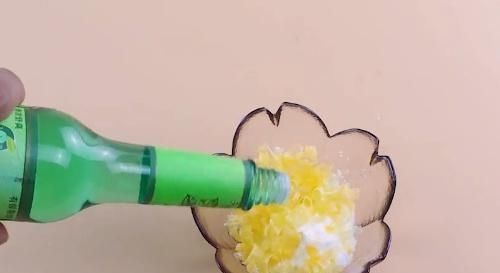 这东西|衣服越洗越黄,妈妈教我放2粒这东西,洗完衣服又白又新,贼干净