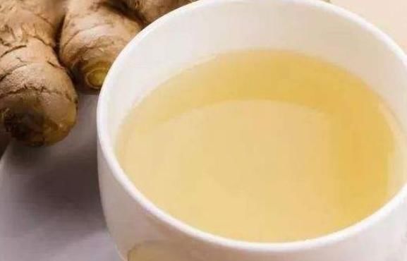 祖母|六十多岁老太太坚持每天喝姜汁，皮肤细腻，精神十足，你需要了解