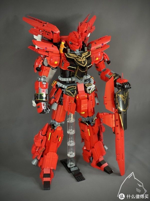 乐高零件|MOC 篇三十七：6000颗乐高零件制作的1/40自由高达 by BlacklyCat