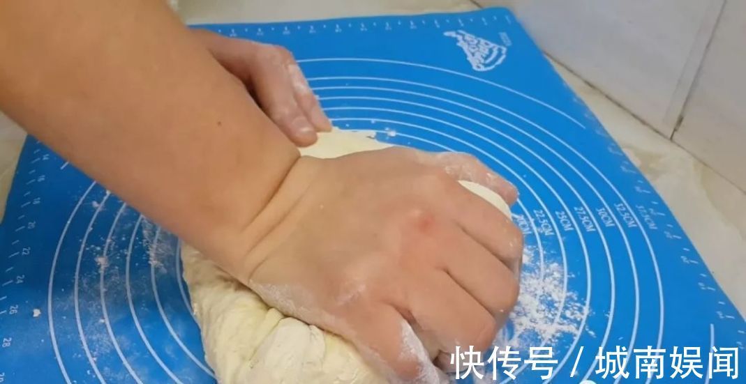 蒸馍|红豆又出新吃法,不烙饼不蒸馍,我家一周吃3次,比蛋糕好吃十倍