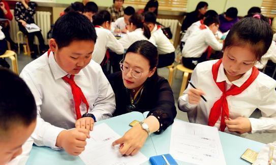 作文|9岁小学生“即兴作诗”火了,父母哭笑不得,网友却说是个人才